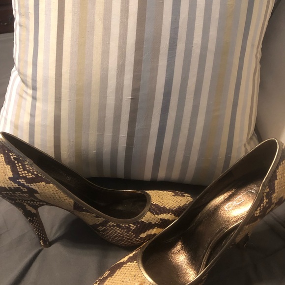 Hey ladies!  These Snake Skin high heels are where it’s at!  Take a look!! - Picture 6 of 8